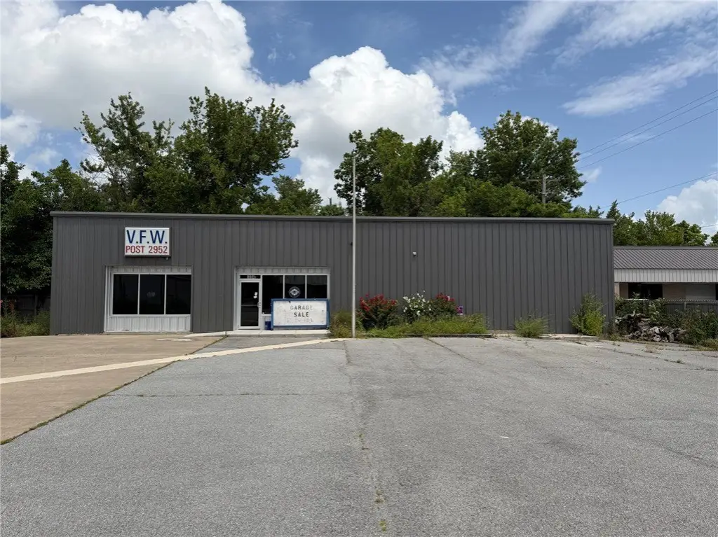 1894 Sunset Ave, Springdale, AR 72762