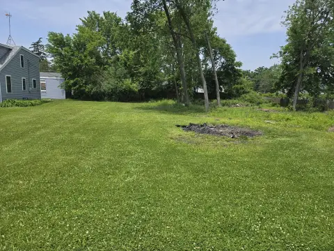 Land with Lake Rights