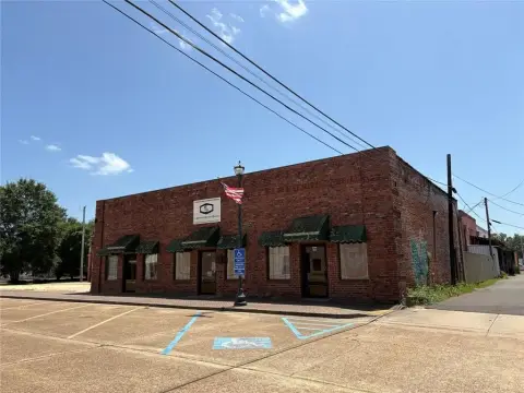 Office Building in Vivian, LA