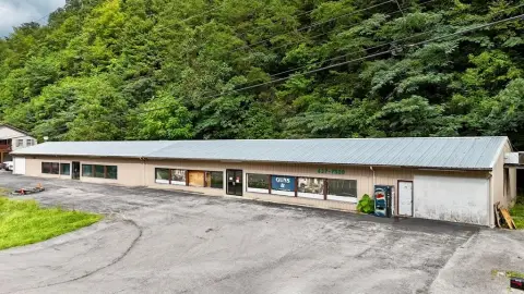 Pikeville Commercial Building on US-23