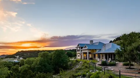 Fredericksburg Estate on 15 Acres