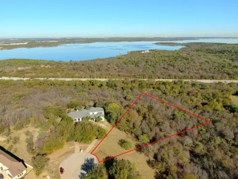 Lake View Acreage in Cedar Hill