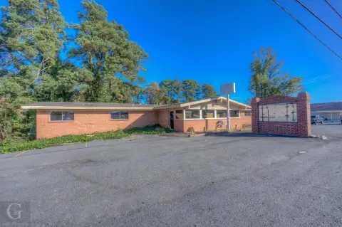 Minden Office on High-Traffic Corridor