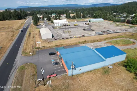 Multi-Tenant Mixed-Use Building