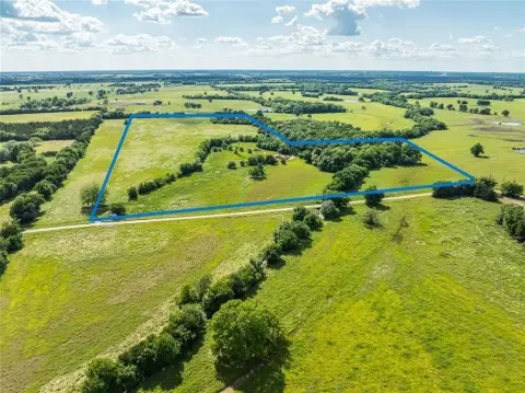 33 Acres Fenced Land, Paris