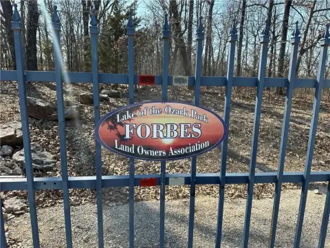 Edwards, MO Wooded Land