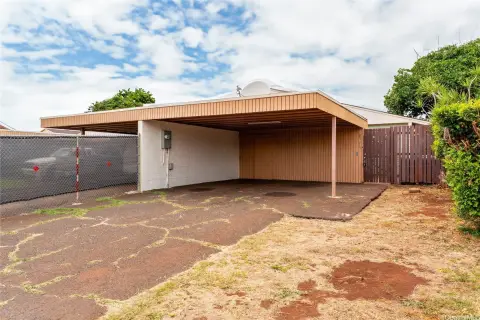 Waianae Duplex: Enclosed Backyard