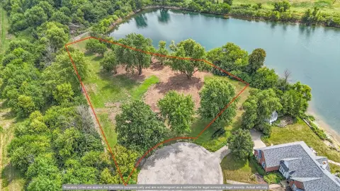 Lakefront Lot in Moss Lake