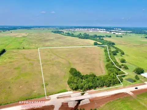 27-Acre Tract Near I-35