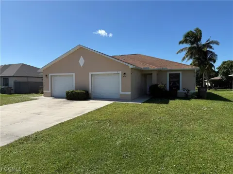 Cape Coral Duplex: Modern Investment