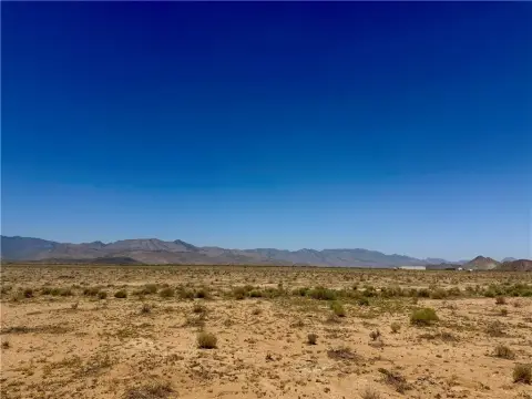 Kingman Land with Mountain Views