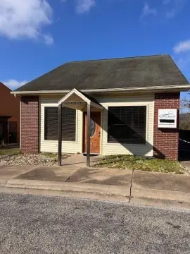 Furnished Rental with Lakeview Location