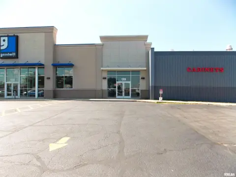 Retail Space in High-Traffic Corridor