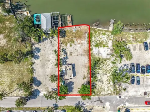 Waterfront Lot in Fort Myers
