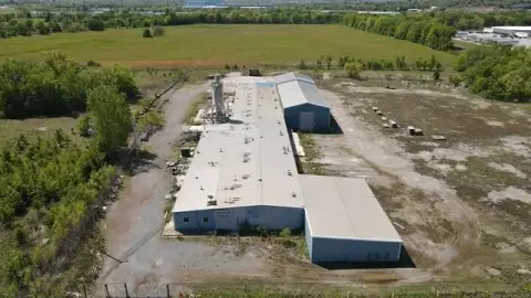 Mega-Warehouse in Quiet Industrial Park