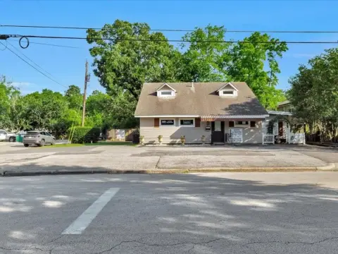 Commercial Building on Well-Traveled Road