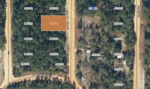 Residential Land in Interlachen Lakes