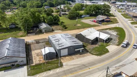 Flex Space With Fenced Yard