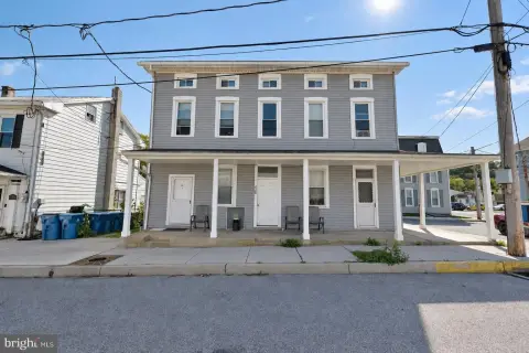 5-Unit Two-Story Apartment Building