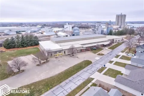 Versatile Commercial Building in Pella