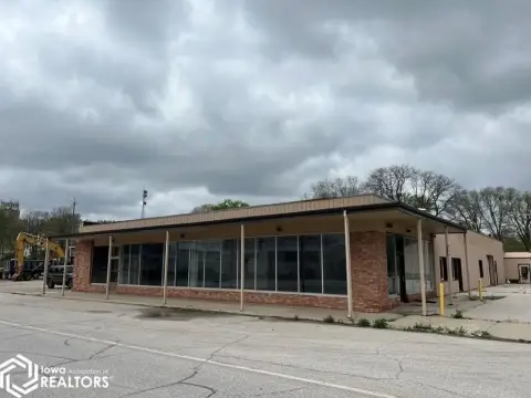 Versatile Commercial Property in Webster