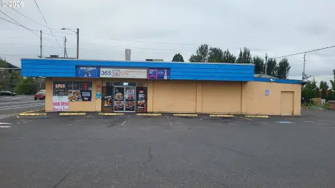 Freestanding Grocery Store