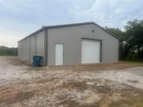Versatile Shop in Chandler, OK