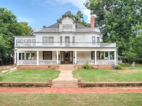 Historic Stone Lion Inn For Sale