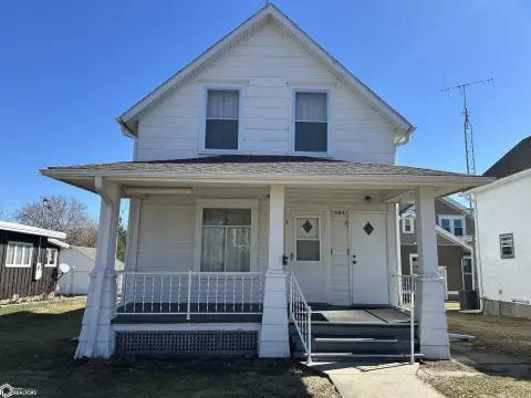 Marshalltown Duplex Near Downtown