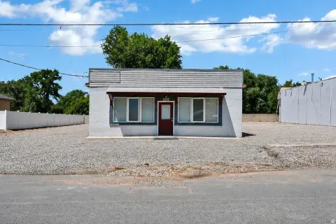 Specialty Commercial Building