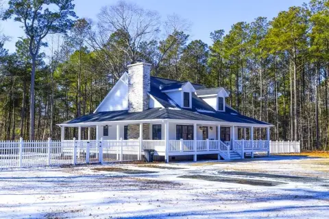 Wallops Island Farmhouse on Acreage