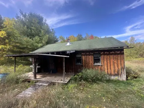 Rustic Cabin Near State Land