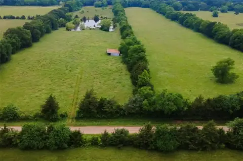 Expansive Land Parcel in Paris, TX