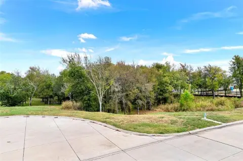 Residential Land in Vista Oaks