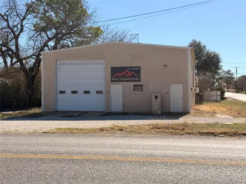 Flex Building with Roll-Up Door