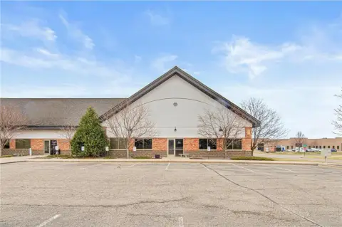 Spacious Furnished Office Near I-494