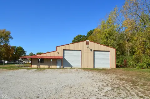 Indianapolis Industrial Space on Large Lot