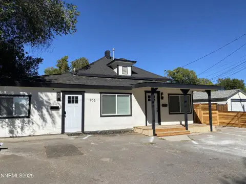 Renovated Fourplex Near UNR