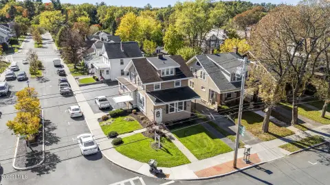 Mixed-Use Building in Upper Union