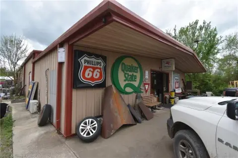 Insulated Auto Shop with Overhead Doors