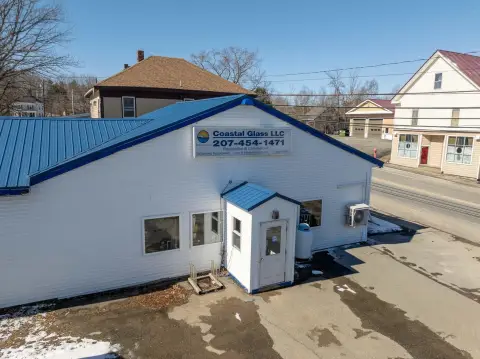 High-Visibility Commercial Service Building