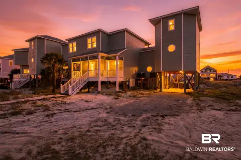 Five-Bedroom Short-Term Rental Half Duplex