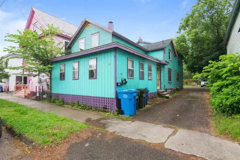 Burlington Duplex in Prime Location