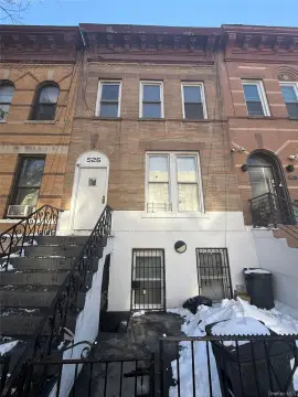 Versatile Multifamily Property in Manhattan