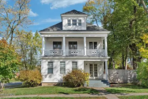 Albany Duplex: Move-In Ready