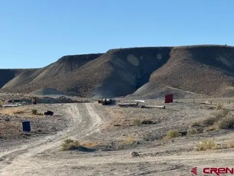 Land with Sweeping Mountain Views