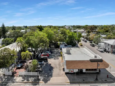 Iconic Key West Bar & Liquor