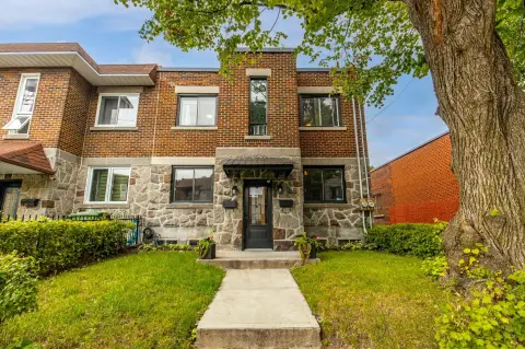 Maintained Duplex with Rooftop Terrace
