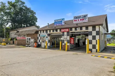 Drive-Through Restaurant with Bar