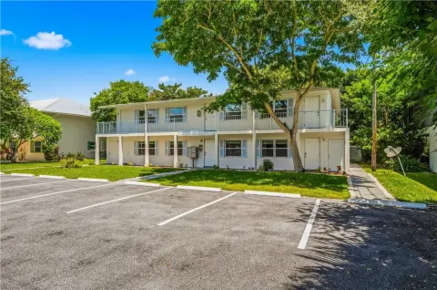 Renovated 6-Unit Apartment Building